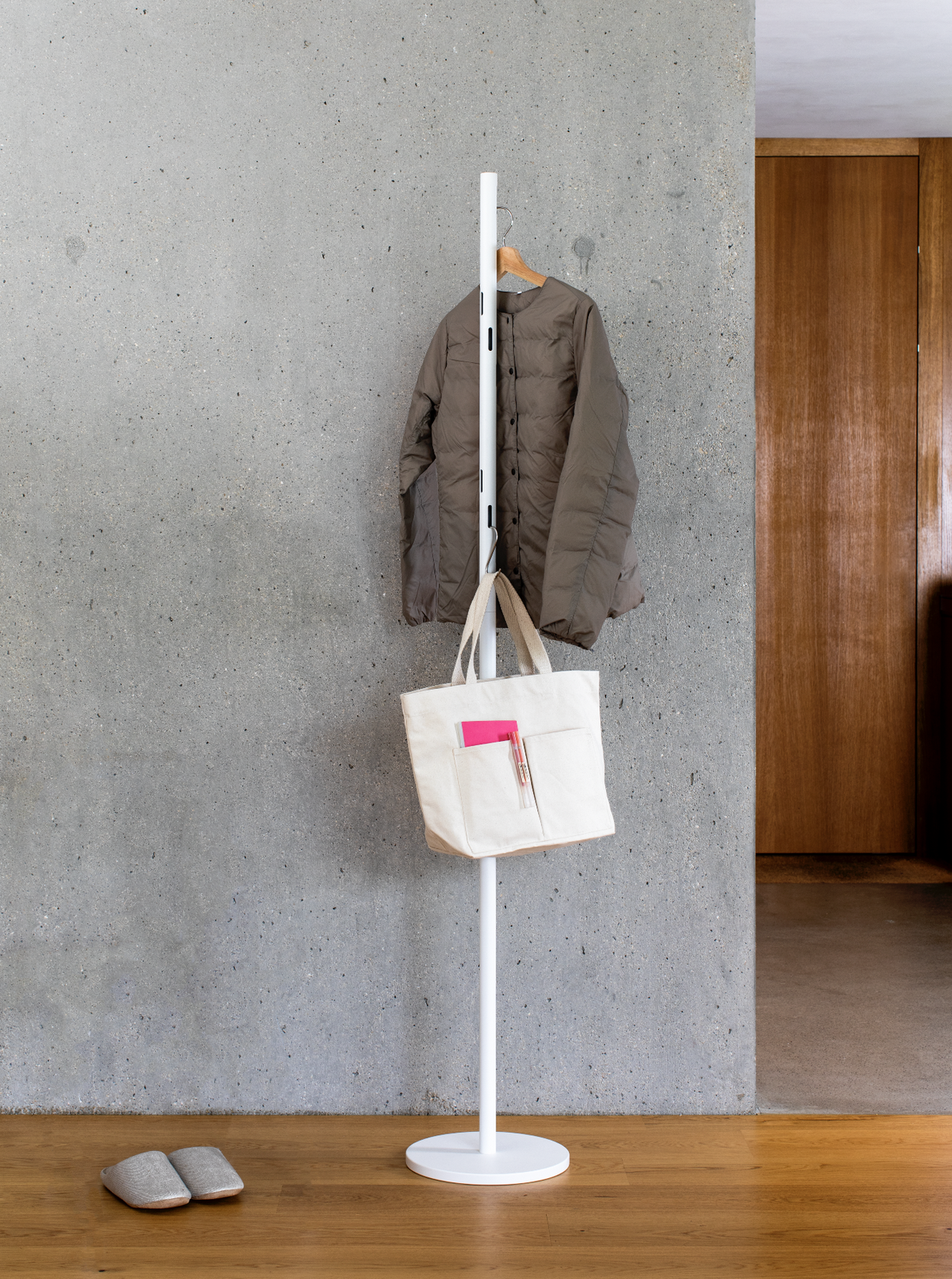 Poto hanger pole Stéfanie Kay Design Muji Ecal clothes rack coat hanger simple minimalist hook design week milan